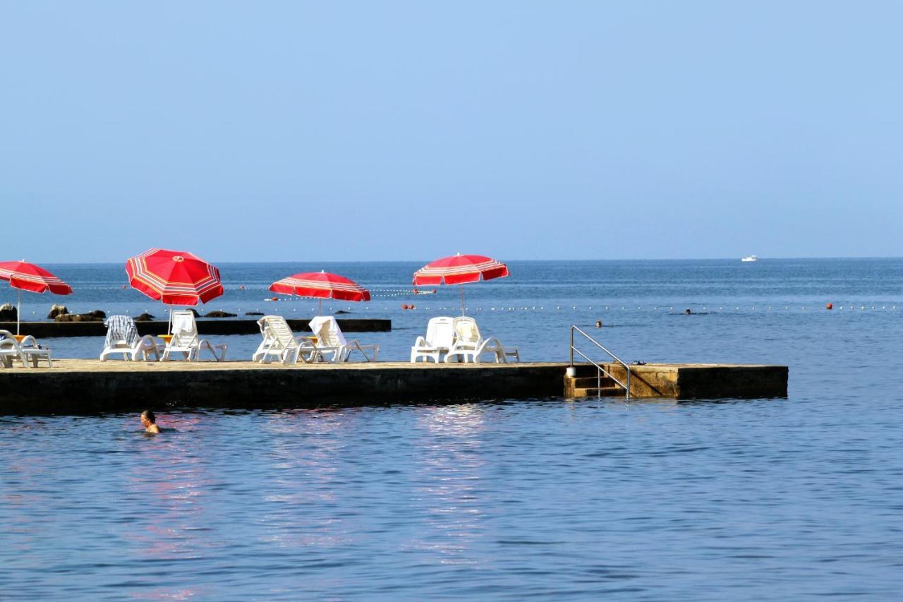 By The Sea - 11647 Umag